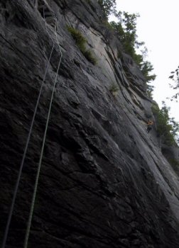 Thin Air semi-hanging belay